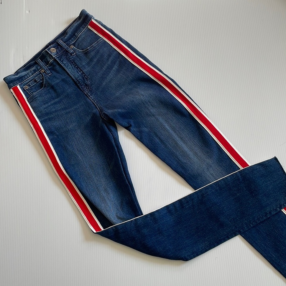Gap true skinny blue jeans with red and white racing stripe. Women’s size 25